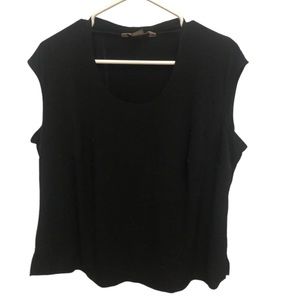 No sleeves black top